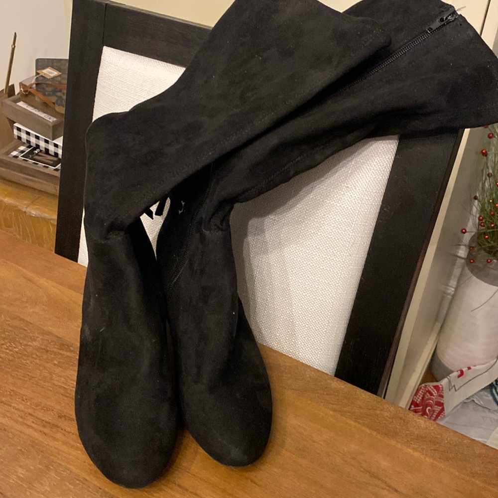 Women’s black 6.5 soft black tall boot